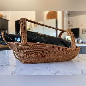 Pristine vintage rattan 1 wine bottle holder
